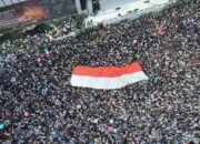 Surprise Danyonif 330 Kostrad dan Pasukan Kostrad Pada HUT Ke-79 TNI, Buat Lautan Manusia di Monas Terpana