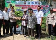 Dukung Ketahanan Pangan, Kapolres Pidie Jaya Serahkan Bantuan Pertanian kepada Kelompok Tani Barona Jaya