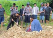 Beri Penghormatan Terakhir, Wakapolres Aceh Tamiang Pimpin Upacara Pemakaman Anggotanya