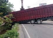 Sigap! Sat Lantas Polres Pidie Jaya Tangani Laka Lantas Tunggal di Keude Ulee Glee