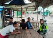 Melalui Komsos Babinsa Sampaikan Pesan Jaga Ketertiban Dan Kebersihan Lingkungan