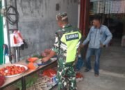 Puasa Hari Pertama, Babinsa Cek Harga Sembako Di Pasar Tradisional