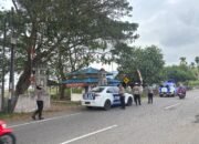 Ramadhan Penuh Berkah, Polwan Polres Pidie Jaya Berbagi Takjil Gratis