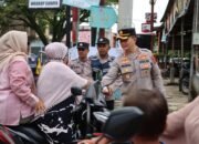 Kapolres Pidie Jaya dan Polsek Bandar Dua Berbagi Takjil, Wujudkan Ramadhan yang Penuh Kepedulian