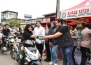 Berkah Ramadhan: Kapolres Pidie Jaya dan Jajaran Bagikan Takjil untuk Masyarakat di Jangka Buya