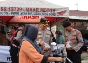 Aksi Peduli di Bulan Suci, Kapolres Pidie Jaya Bersama Sat Samapta dan Polsek Meurah Dua Berbagi Takjil