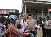 Sinergi Polres Pidie Jaya dan HMI: 400 Paket Takjil Dibagikan untuk Pengguna Jalan