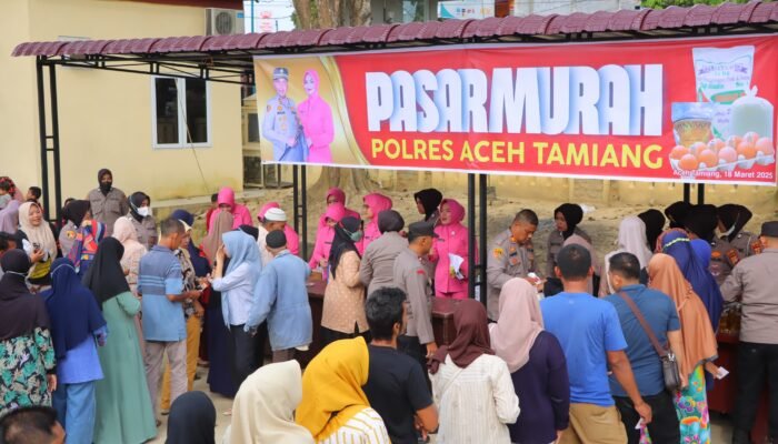 Polres Aceh Tamiang Gelar Pasar Murah: Harga Tebus Per Paket hanya Rp110 Ribu