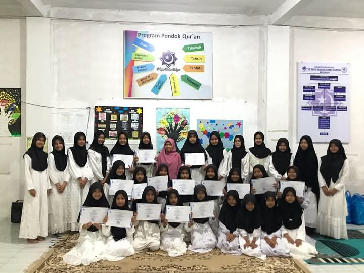 Moment setelah penyerahan penghargaan kepada para siswa yang telah menyelesaikan hafalannya