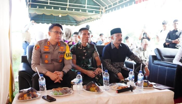Kapolres Pidie Hadiri Panen Raya Padi Serentak di Tiro