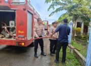 Sigap dan Bersinergi, TNI-Polri, Damkar, dan Warga Berhasil Padamkan Kebakaran di SD Negeri 2 Pidie Jaya