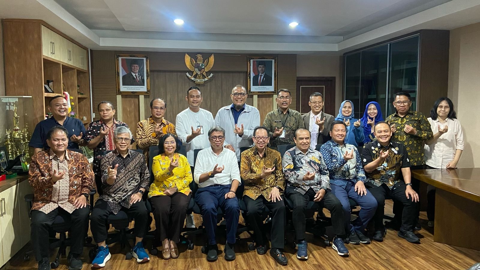 Civitas Akademika Univeritas Batam dengan Guru Besar Obgyn UNPAD