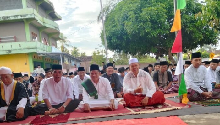 Warga Laksanakan Sholat Idul Adha 1446. H di Pondok Cahaya di Atas Cahaya, Di Desa Cahaya Batin Kabupaten Kaur, Bengkulu