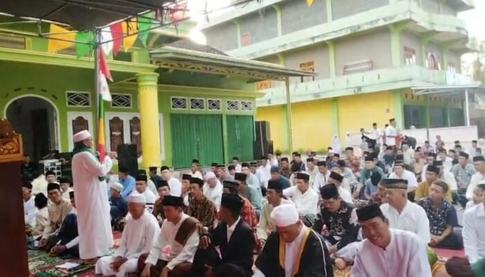 Suasana pelaksanaan Sholat Idul Adha di Pondok cahaya diatas cahaya Desa cahaya Batin Kabupaten Kaur