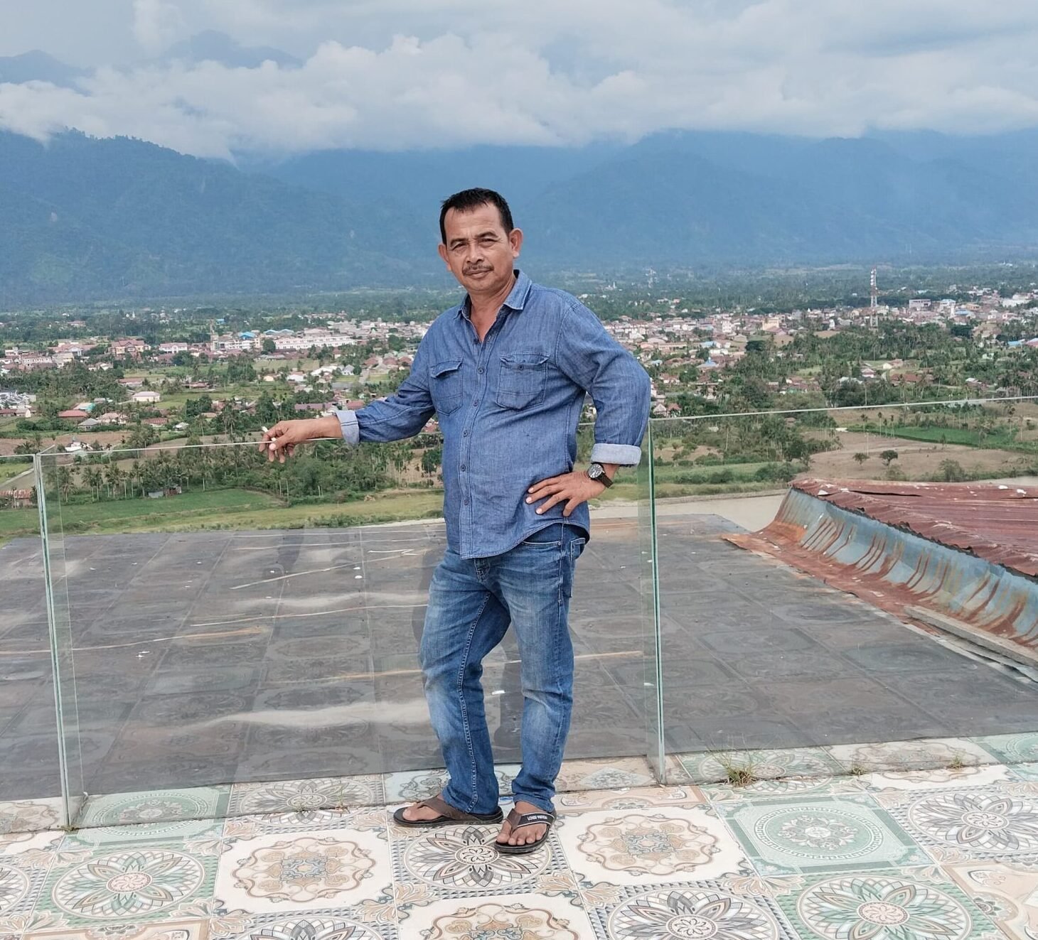 Pak Rahmad dari Dusun Sejuk, Desa Seijudo, Kecamatan Pante Bidari