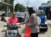 Polwan Polres Pidie Jaya Gelar Jumat Berkah, Salurkan 40 Kotak Nasi untuk Lansia dan Warga yang Membutuhkan di Pasar Meuredu
