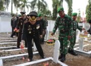 Kapolres Aceh Tamiang Hadiri Upacara Ziarah Makam Pahlawan Peringati HUT RI ke-80