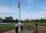 Kapolsek Karang Baru Pimpin Upacara Bendera Memperingatu HUT RI Ke 80 di Ponpes Darul Mukhlisin