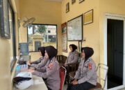 Hari Jumat, Polwan Polres Aceh Tamiang Ambil Alih Penjagaan Mako