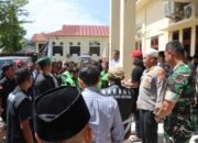 Kapolres Aceh Tamiang Menerima Secara langsung Aspirasi Massa Aksi Damai dan Gelar Sholat Ghaib Bersama