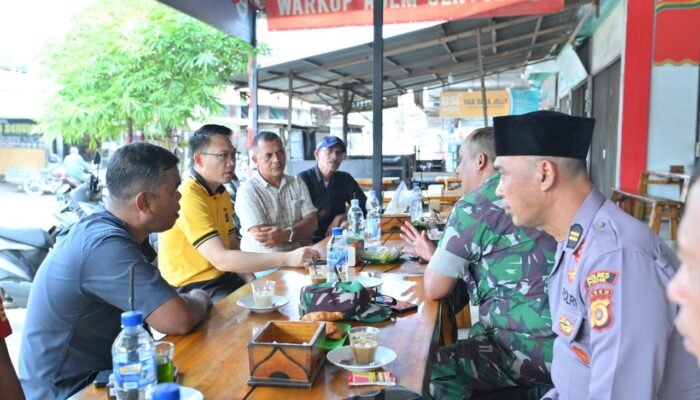 Kapolres Pidie Gelar Jumat Curhat di Kecamatan Simpang Tiga, Ajak Warga Manfaatkan Lahan Kosong untuk Ketahanan Pangan