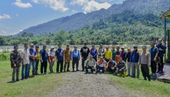 Menembus Bukit dan Jalan Batu, Bupati Aceh Tamiang Serap Aspirasi Warga di Pedalaman Sekerak