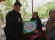 Turun Padang ke Tenggulun, Bupati Armia Tinjau Usulan Pembangunan dan Serahkan Bantuan di Kampung Selamat