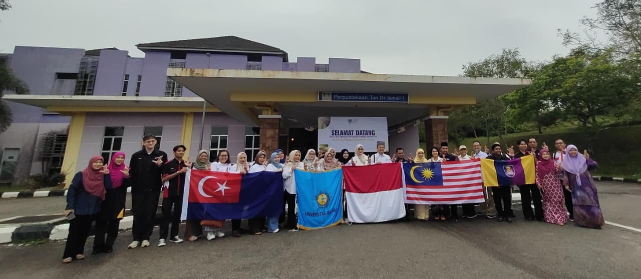 Tim dosen dan mahasiswa dari UNIBA dan UiTM