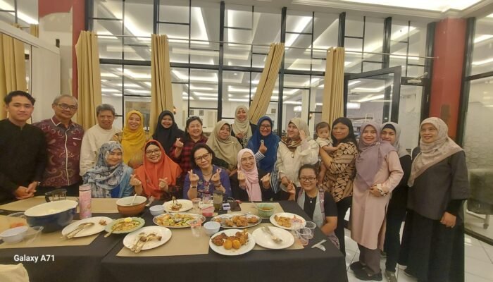Eva Meizara Puspita Dewi Undang Kolega Psikologi Syukuran Ujian Tertutup Disertasi di Resto 52 Malang
