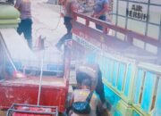 Bangkit Bersama Warga, Polsek Karang Baru Bersihkan Musholla Babu Taqwa Pasca Banjir