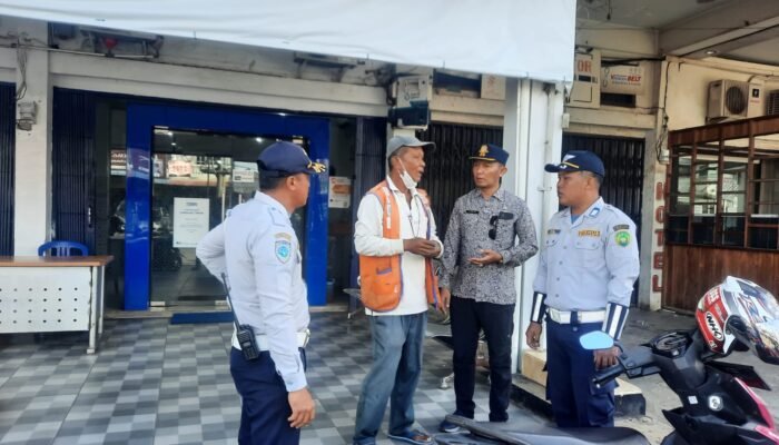 Dinas Perhubungan Kota Bengkulu melakukan penertiban dan pengawasan di sejumlah ruas jalan dalam kota