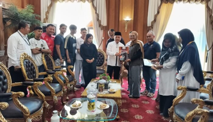 Gubernur Jambi Al Haris Tepati Janji, Berangkatkan Umroh Atlet Peraih Emas PON Aceh–Sumut 2024