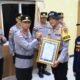 Kapolda Aceh Beri Penghargaan Taruna Akpol dan Personel Polda Aceh atas Aksi Kemanusiaan Pascabencana Aceh Tamiang