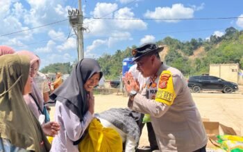 Kapolres Aceh Tamiang Ikut Dampingi Bupati Armia Fahmi Serah Bantuan dari Presiden