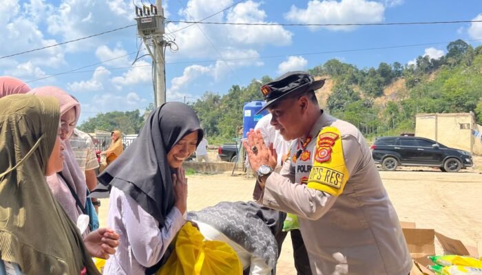 Kapolres Aceh Tamiang Ikut Dampingi Bupati Armia Fahmi Serah Bantuan dari Presiden