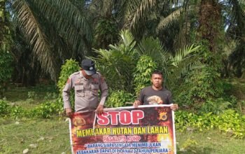 Turun Langsung ke Lahan Warga, Personel Polsek Tamiang Hulu Beri Himbauan Karhutla