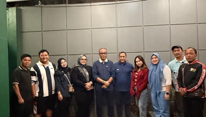 Ketua KONI Jambi Makan Bersama Para Lifter Raih Medali Kejurnas Bandung