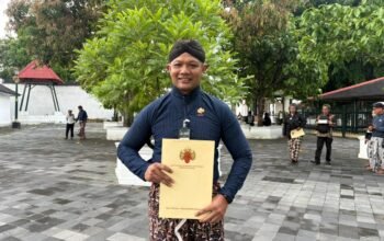 Perwira TNI AL Raih Kenaikan Pangkat Abdi Dalem Kraton Yogyakarta