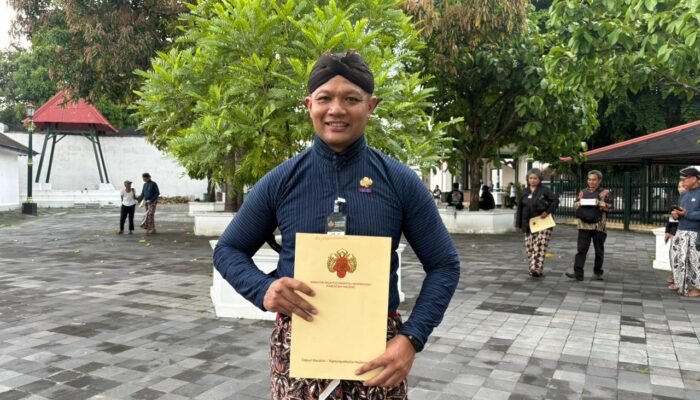 Perwira TNI AL Raih Kenaikan Pangkat Abdi Dalem Kraton Yogyakarta