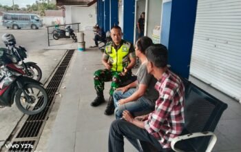 Guna Mengetahui Perkembangan Situasi Di Wilayah, Babinsa Lakukan Komsos