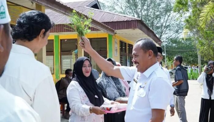 Plt. Sekda Syuibun Tepungtawari Revitalisasi Bangunan Sekolah di Manyak Payed