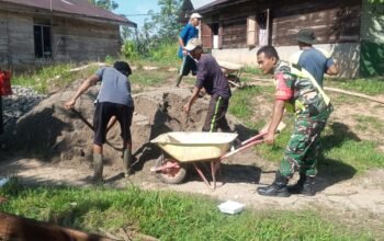 TNI dan Warga Bersatu, Babinsa Koramil 08/Rantau Pimpin Pembangunan Rabat Beton