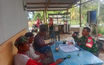 Ngopi Bareng Tokoh Masyarakat, Babinsa Laksanakan Komsos Dengar Keluh Kesah Warga