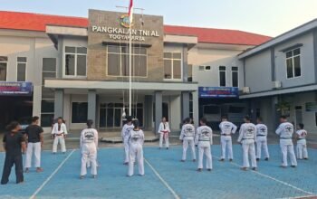 Membentuk Karakter Tangguh Melalui Latihan Tarung Derajat di Lanal Yogyakarta