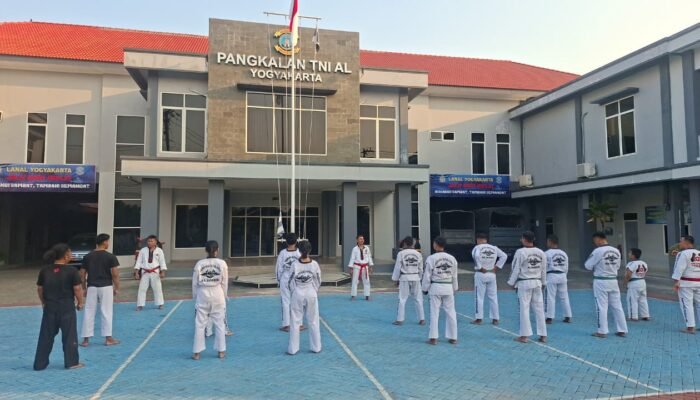 Membentuk Karakter Tangguh Melalui Latihan Tarung Derajat di Lanal Yogyakarta