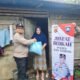 Pembagian sembako dalam rangka program Jumat berkah Kapolres Aceh Tamiang
