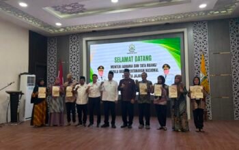 Kapolres Aceh Tamiang Hadiri Kunjungan Kerja  Menteri ATR/BPN Dalam Rangka Penyerahan Sertifikat Pengganti & Tinjau Progres Huntap