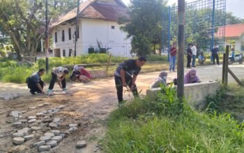 Kominsan Aceh Tamiang Wujudkan Kantor Bersih dan Produktif Melalui Gerakan Jumat Bersih Berbasis Gotong Royong