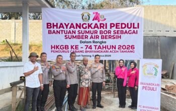 Kapolres Aceh Tamiang bersama ketua Bhayangkari cek pekerjaan 30 sumur bor bantuan air bersih
