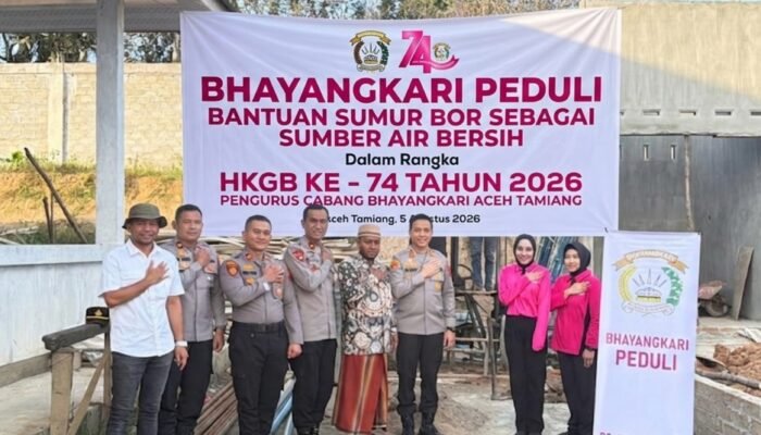 Kapolres Aceh Tamiang bersama ketua Bhayangkari cek pekerjaan 30 sumur bor bantuan air bersih